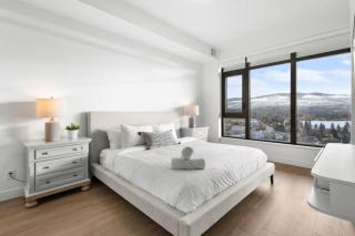 Penthouse with Unobstructed Lake and Mountain View - 3