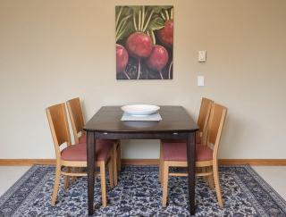 G425- Cozy Top Floor Condo, Gym, HotTub, Pool, Free Parking - 2