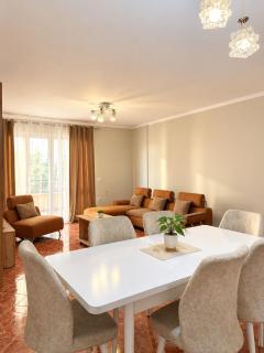 Central Tirana 2BR l Big Balcony l Free Parking - 7