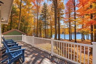 Cozy Maine Lakefront Escape | Fall Foliage & Fire - 9