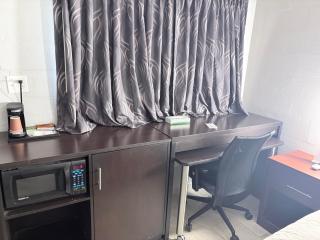 Budget Inn - 8