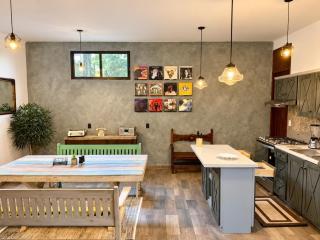 Vintage 3BR Coyoacán Apt w Free Parking - 5