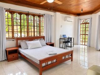 Private beachfront accommodation with ocean view and direct reef access - 6