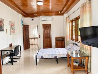 Private beachfront accommodation with ocean view and direct reef access - 4