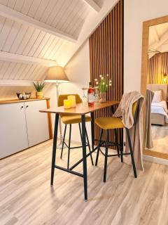 Ocean Eleven Boutique Stay - Skylight Loft - 2 Min to Beach - 6
