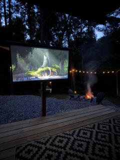 Cozy RV Retreat Fire Pit & Outdoor Cinema - 9