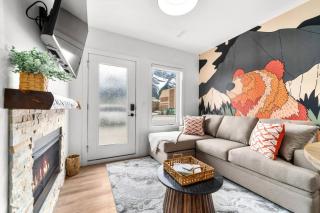 Chic and Charming 1BR Haven Hot Tub Near Banff - 0