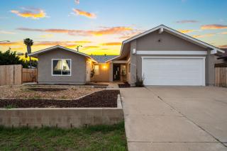 Entire Private Home with 3 Bedrooms, 2 Bath, Garage, King Bed, Gated Yard, Ranch Style, Available Now - 9