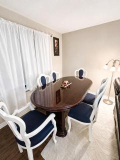 Hidden Gem Spacious 3-Bedroom Retreat Free Parking - 2