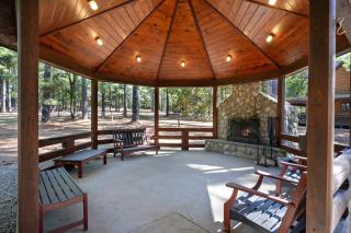 Castaway Lodge - spacious cabin with private rooms - 8