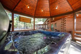 Castaway Lodge - spacious cabin with private rooms - 6