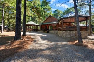 Castaway Lodge - spacious cabin with private rooms - 5