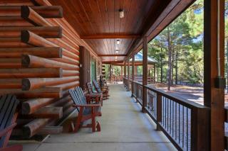Castaway Lodge - spacious cabin with private rooms - 1