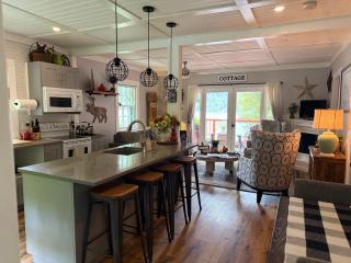 Lakefront-w- 100yr old Railway Cottage - 6