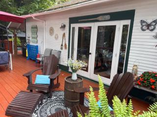 Lakefront-w- 100yr old Railway Cottage - 3