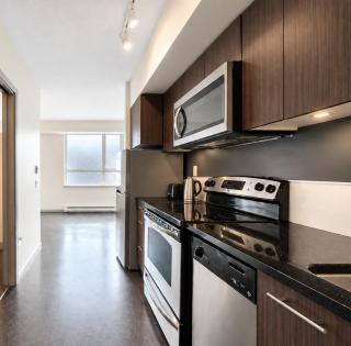 Chic & Modern Apartment In The Heart Of Downtown - 2