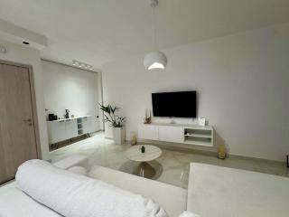 White House Apartments - 6