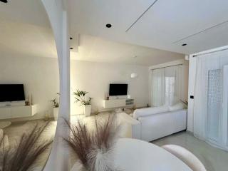 White House Apartments - 3