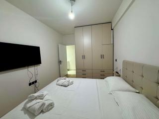 White House Apartments - 4