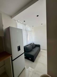 White House Apartments - 3
