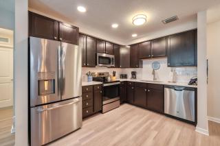 VCR2-104 - 3BR condo sleeps 8 near convention - 4