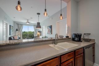 IS1-208 - 3BR condo sleeps 8 near universal - 8