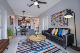 IS1-208 - 3BR condo sleeps 8 near universal - 4