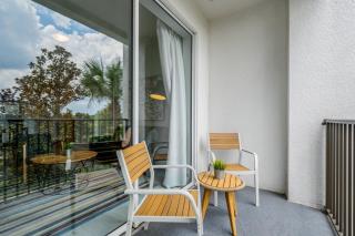 IS1-208 - 3BR condo sleeps 8 near universal - 1