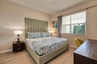 VCR2-204 - 3BR condo sleeps 8 near universal - 8