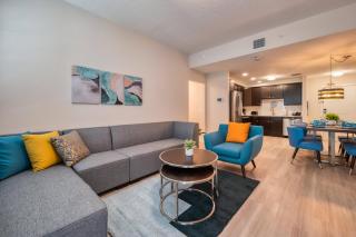 VCR2-204 - 3BR condo sleeps 8 near universal - 2