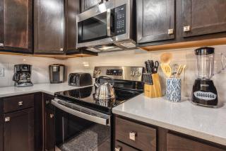 VCR1-107 - 3BR condo sleeps 8 near universal - 3