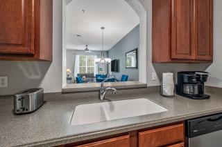 IS3-205 - 3BR condo sleeps 8 near universal - 4