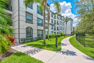 IS3-205 - 3BR condo sleeps 8 near universal - 8