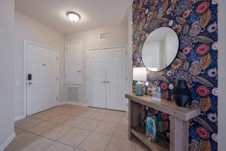 IS3-305 - 3BR condo sleeps 8 near universal - 4