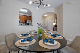 IS3-305 - 3BR condo sleeps 8 near universal - 1