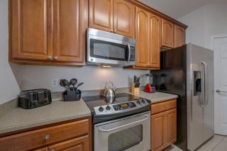 IS3-305 - 3BR condo sleeps 8 near universal - 2