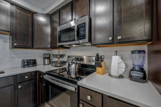 VCR2-205 - 3BR condo sleeps 8 near universal - 2