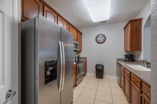 IS2-406 - 3BR apartment sleeps 8 near Vista Cay - 6