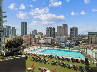 Stylish 2 BR Miami Skyline Escape Near Bayside - 1