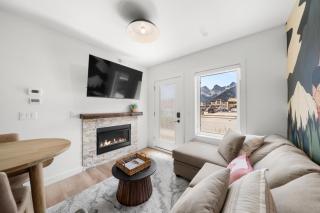 Chic and Charming 1BR Haven Hot Tub Near Banff - 4