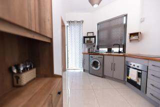 Apt with Pool & Gym, Near Amenities & Beach - GBHC8 - 3