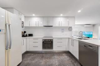 1 - 5a Coochin Street, Dicky Beach - 200m To Beach - 5