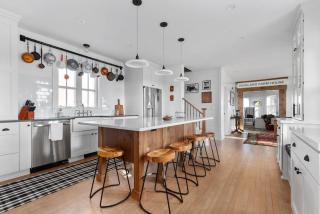 Highland Farmhouse Countryside Retreat with Farm Charm - 8