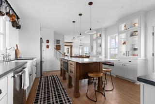 Highland Farmhouse Countryside Retreat with Farm Charm - 7