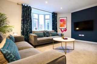 Spacious Luxury 3 Bed Flat in Westbourne Sleeps 10 - 0