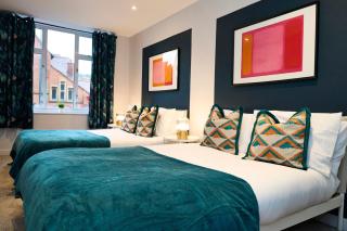 Spacious Luxury 3 Bed Flat in Westbourne Sleeps 10 - 8
