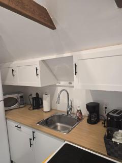 Niagara Falls Home - Private Deck - Quick Walk to Falls - King Suite - 1