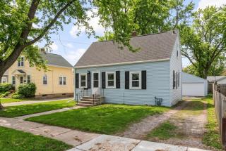 Cozy Oshkosh Home Minutes from UW, EAA & Downtown - 2