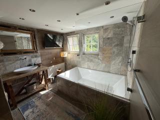 Suite 1845 - 5