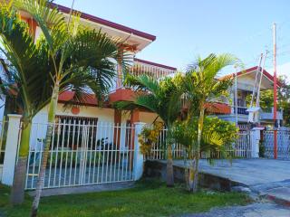 Reina's Homestay - 0